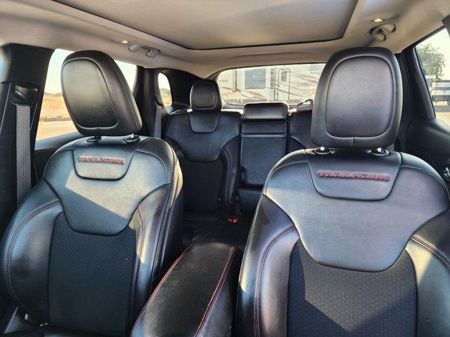 Photo of 2019 Pearl White Pearlcoat Jeep Cherokee