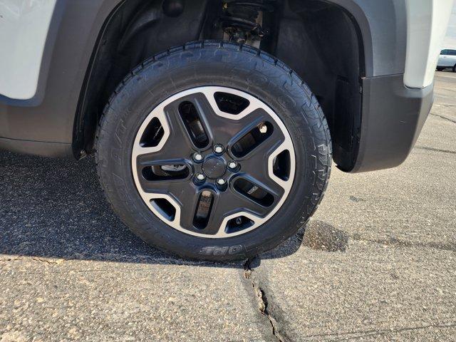 Photo of 2016 Alpine White Jeep Renegade