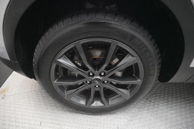 Photo of 2017 Ingot Silver Ford Explorer