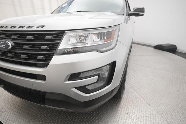 Photo of 2017 Ingot Silver Ford Explorer