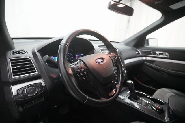 Photo of 2017 Ingot Silver Ford Explorer