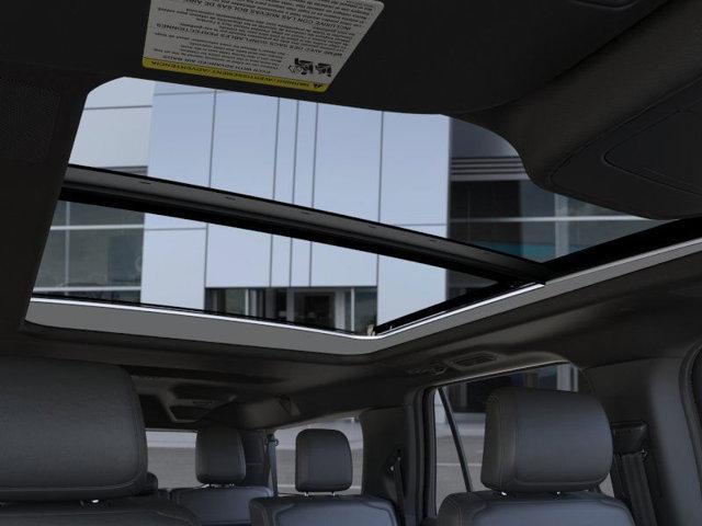 Photo of 2025 Star White Metallic Tri-Coat Ford Expedition Max