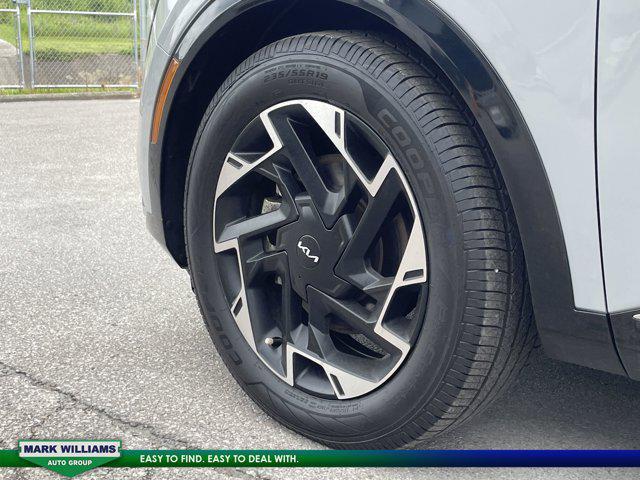 Photo of 2023 Wolf Gray Kia Sportage