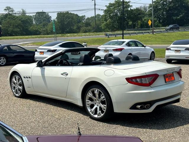 Photo of 2012 White Maserati GranTurismo