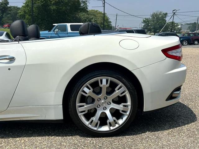 Photo of 2012 White Maserati GranTurismo