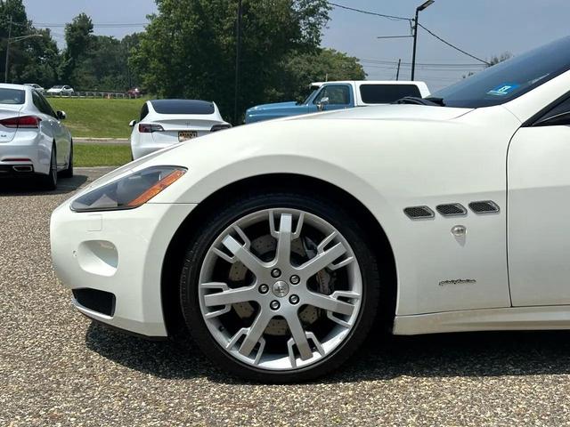 Photo of 2012 White Maserati GranTurismo