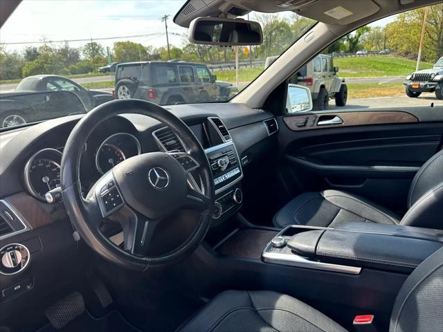 Photo of 2015 White Mercedes-Benz M-Class