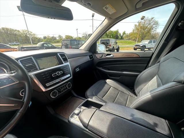 Photo of 2015 White Mercedes-Benz M-Class