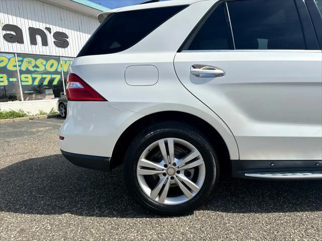 Photo of 2015 White Mercedes-Benz M-Class
