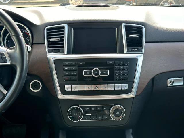 Photo of 2015 White Mercedes-Benz M-Class
