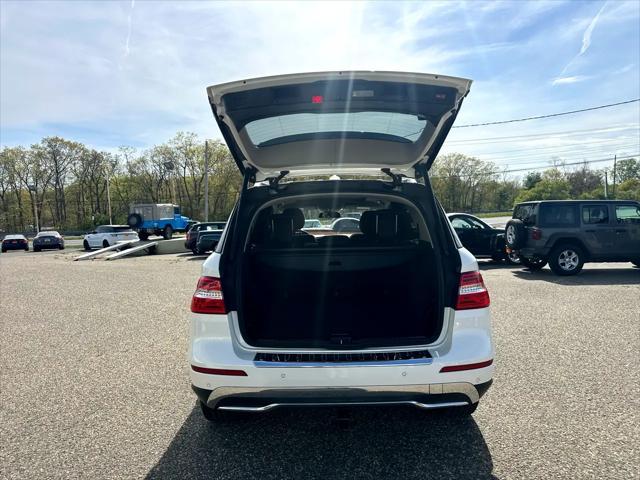Photo of 2015 White Mercedes-Benz M-Class