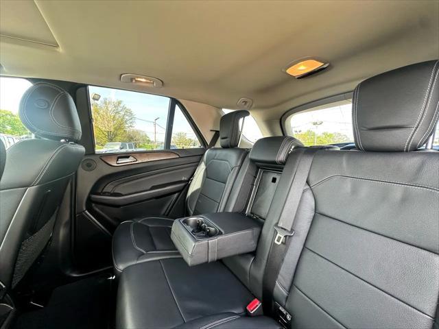 Photo of 2015 White Mercedes-Benz M-Class