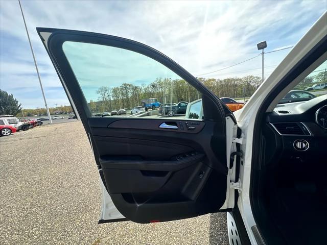Photo of 2015 White Mercedes-Benz M-Class