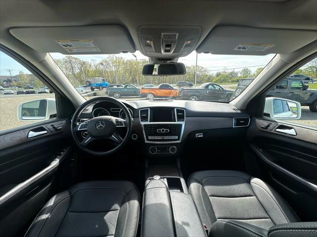 Photo of 2015 White Mercedes-Benz M-Class