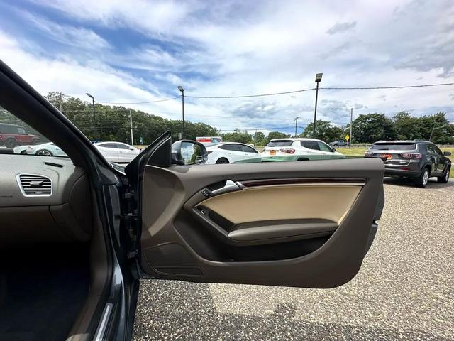 Photo of 2014 Gray/Light Blue Audi A5