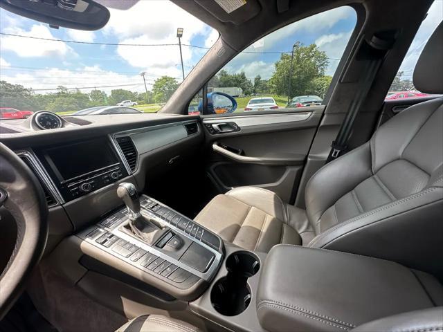 Photo of 2016 Blue Porsche Macan