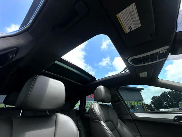 Photo of 2016 Blue Porsche Macan
