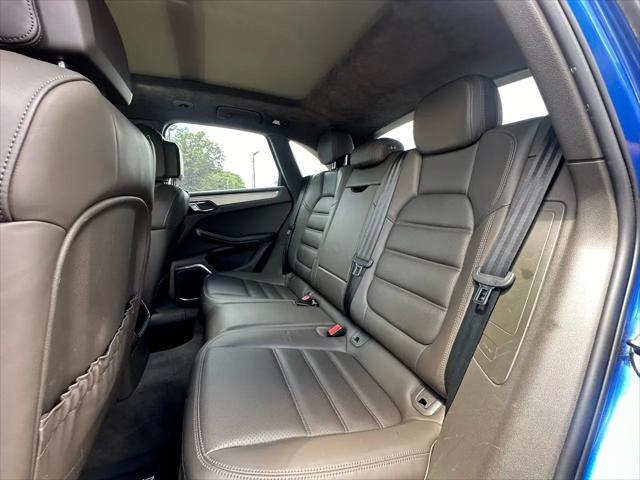 Photo of 2016 Blue Porsche Macan