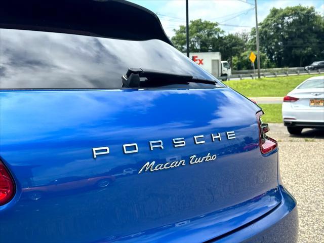 Photo of 2016 Blue Porsche Macan