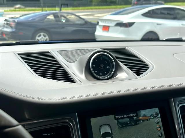 Photo of 2016 Blue Porsche Macan