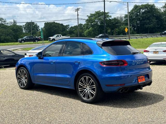 Photo of 2016 Blue Porsche Macan