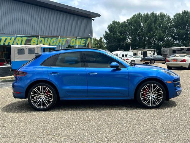 Photo of 2016 Blue Porsche Macan