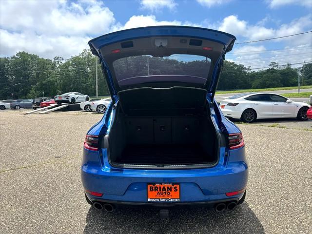 Photo of 2016 Blue Porsche Macan