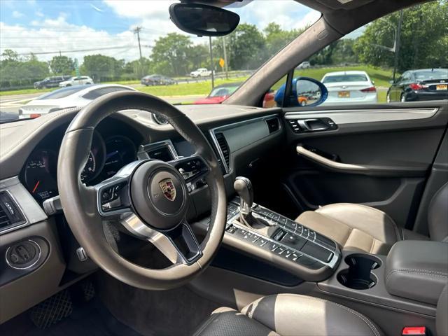 Photo of 2016 Blue Porsche Macan