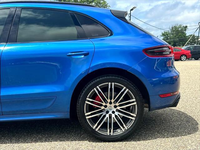 Photo of 2016 Blue Porsche Macan