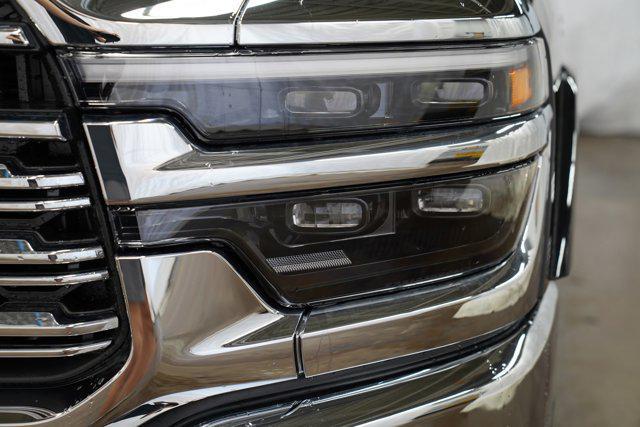 Photo of 2025 Diamond Black Crystal Pearlcoat RAM 2500