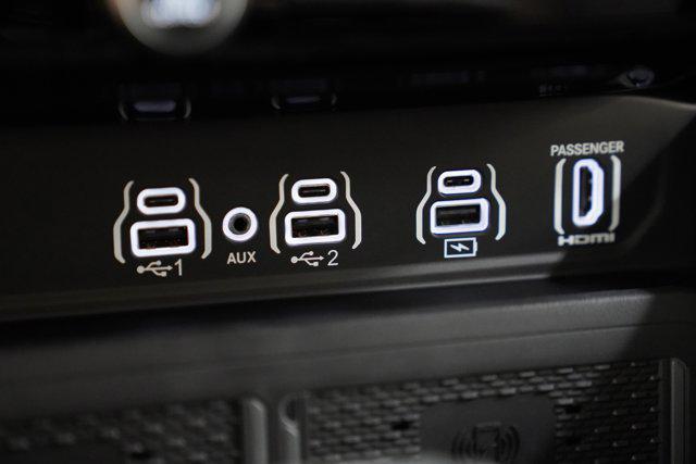 Photo of 2025 Diamond Black Crystal Pearlcoat RAM 2500