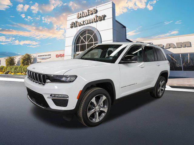 Photo of 2025 Bright White Clearcoat Jeep Grand Cherokee