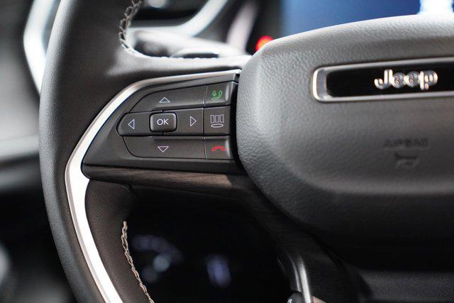 Photo of 2025 Bright White Clearcoat Jeep Grand Cherokee