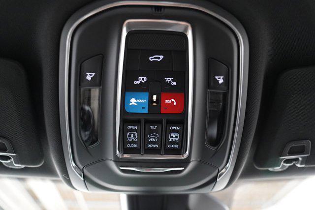 Photo of 2025 Bright White Clearcoat Jeep Grand Cherokee