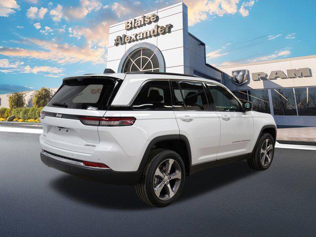 Photo of 2025 Bright White Clearcoat Jeep Grand Cherokee