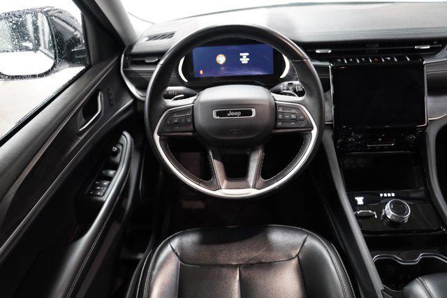 Photo of 2021 Bright White Clearcoat Jeep Grand Cherokee L