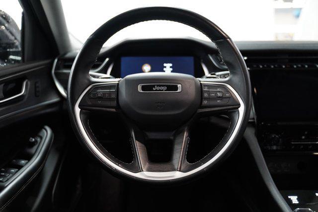 Photo of 2021 Bright White Clearcoat Jeep Grand Cherokee L