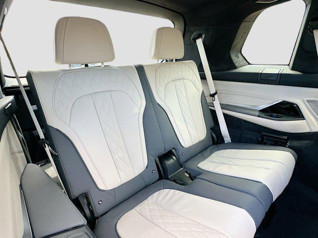 Photo of 2026 Black Sapphire Metallic BMW X7