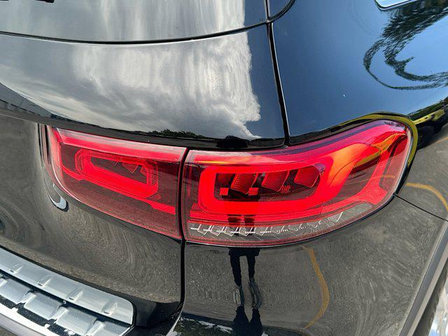 Photo of 2023 Black Mercedes-Benz GLB 250