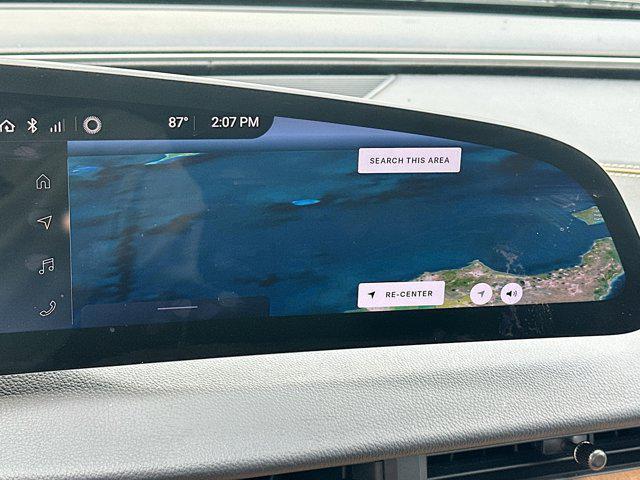 Photo of 2023 Stellar White Metallic Lucid Air