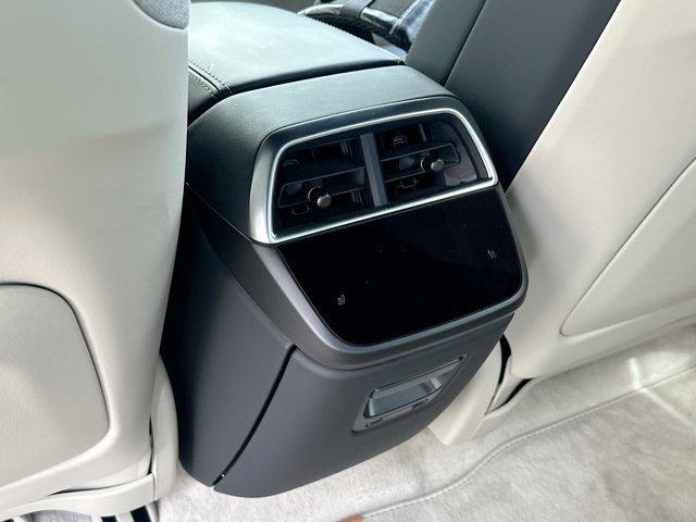 Photo of 2023 Stellar White Metallic Lucid Air