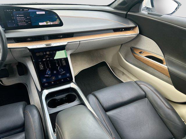 Photo of 2023 Stellar White Metallic Lucid Air