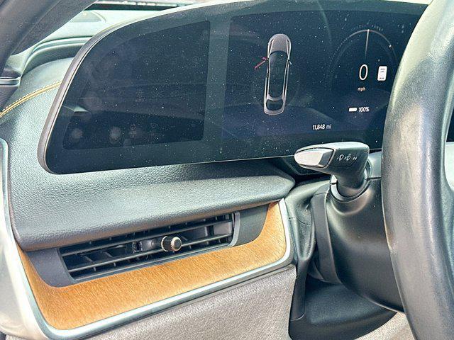 Photo of 2023 Stellar White Metallic Lucid Air