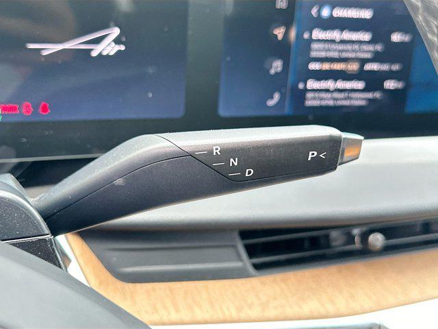 Photo of 2023 Stellar White Metallic Lucid Air