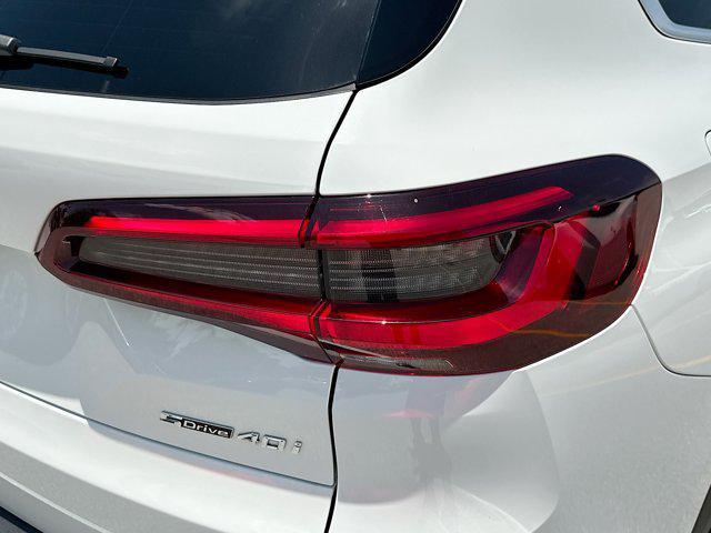 Photo of 2022 Alpine White BMW X5