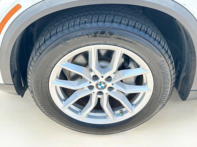 Photo of 2022 Alpine White BMW X5