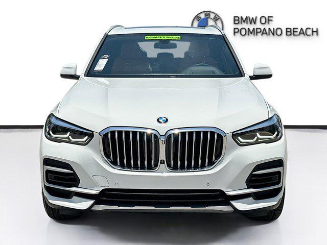 Photo of 2022 Alpine White BMW X5