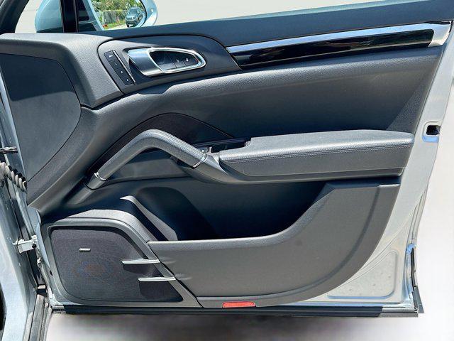 Photo of 2018 Black Porsche Cayenne