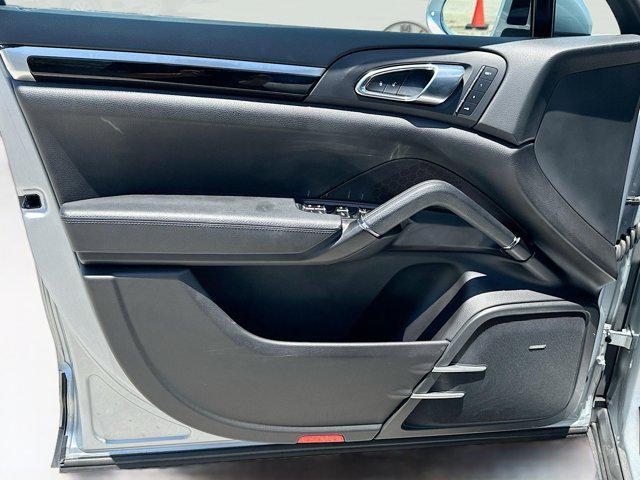 Photo of 2018 Black Porsche Cayenne