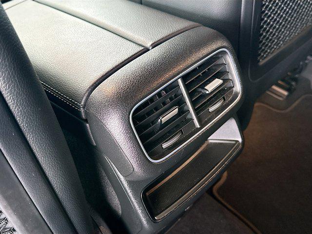 Photo of 2022 White Mercedes-Benz GLE 350